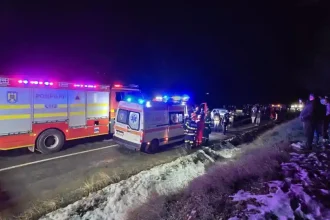 Accident rutier pe DJ 107 spre Rosia de Secas Un autobuz s a rasturnat