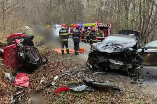 FOTO ACCIDENT MORTAL pe un drum din Cluj O femeie in stop cardio respirator si alte doua persoane grav ranite in urma coliziunii dintre doua masini