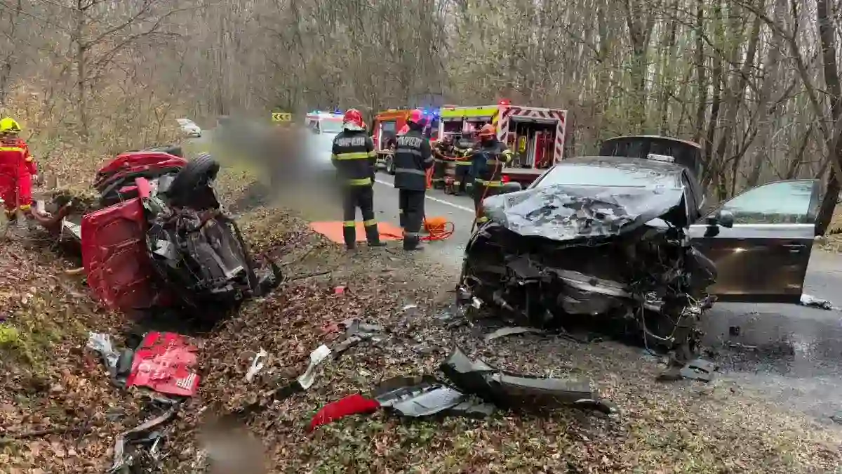 FOTO ACCIDENT MORTAL pe un drum din Cluj O femeie in stop cardio respirator si alte doua persoane grav ranite in urma coliziunii dintre doua masini