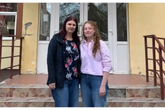 FOTO Amalia Silaghi clasa a IX a B de la Colegiul National Titu Maiorescu din Aiud a obtinut o performanta deosebita la faza judeteana a Olimpiadei de Limba engleza locul I