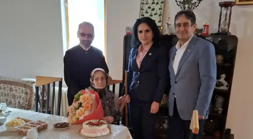 FOTO Raveca Leahu din Oarda de Sus sarbatorita la frumoasa varsta de 101 ani Impresioneaza prin puterea simplitatea si demnitatea cu care isi traieste fiecare zi