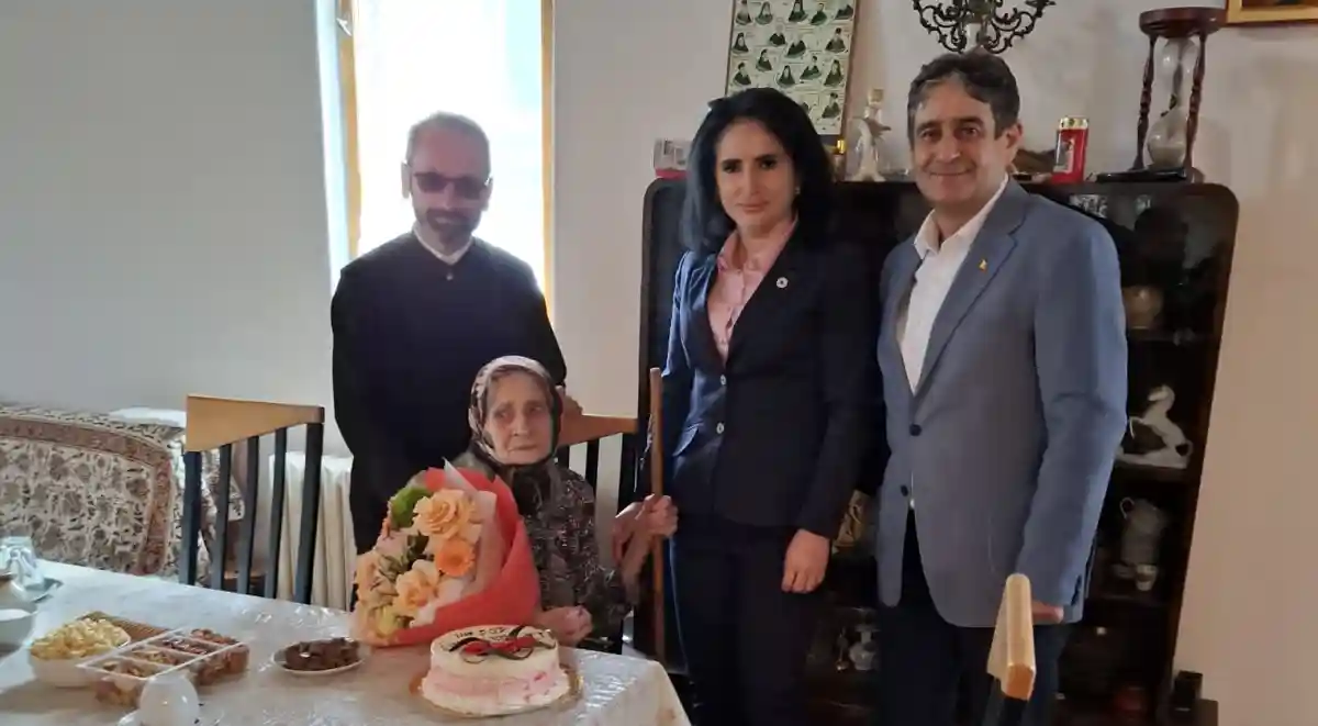 FOTO Raveca Leahu din Oarda de Sus sarbatorita la frumoasa varsta de 101 ani Impresioneaza prin puterea simplitatea si demnitatea cu care isi traieste fiecare zi