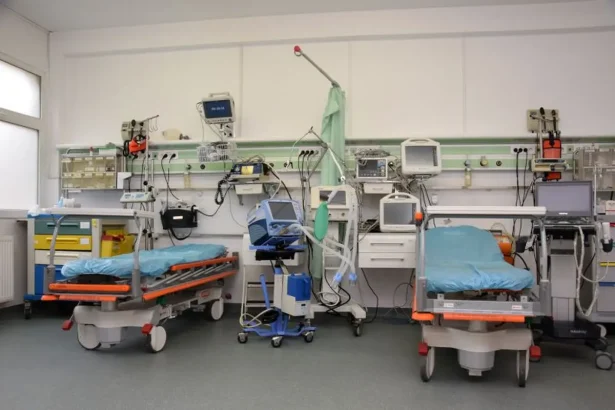 MinisterulSanatatiivareducecu23000numaruldepaturidinspitalepanin2030RogobeteVomdezvoltasimaaMultspitalizareaDeziCarevafiremunerataInfunctieDenumarulsitipuldeserviciiOferite