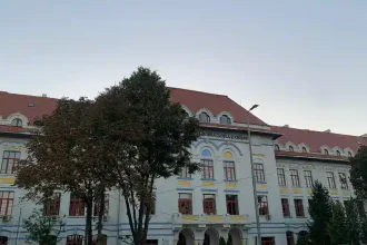 Peste 350 de elevi din toata tara participa la etapa nationala a Olimpiadei de Matematica 2026 ce va avea loc la Alba Iulia pentru ciclul liceal