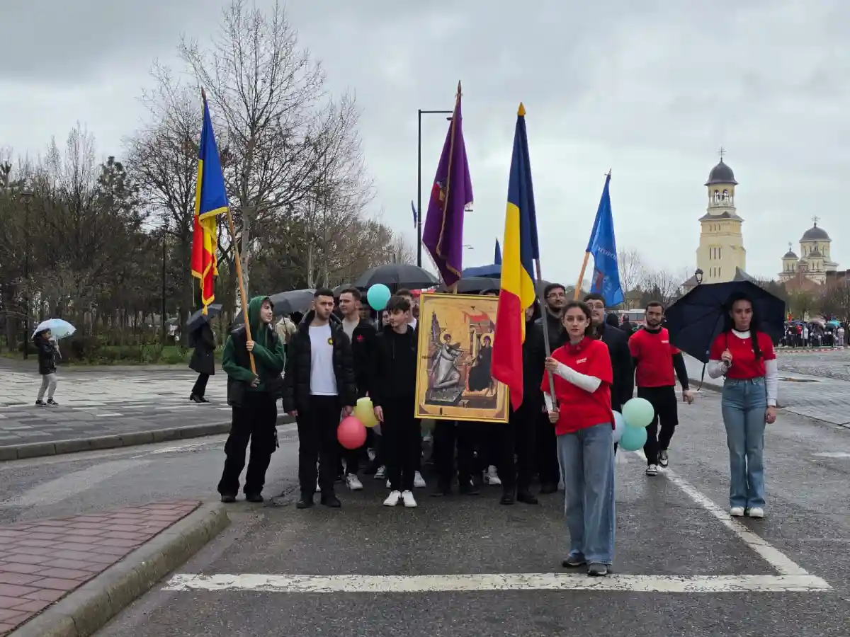 VIDEO Marsul pentru Viata 2026 Sute de persoane de toate varstele participa la Alba Iulia la evenimentul pentru sustinerea mamelor si copiilor