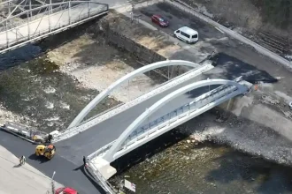 foto lucrarile la noul pod peste aries din campeni se apropie de finalizare a fost turnat si al doilea strat de asfalt