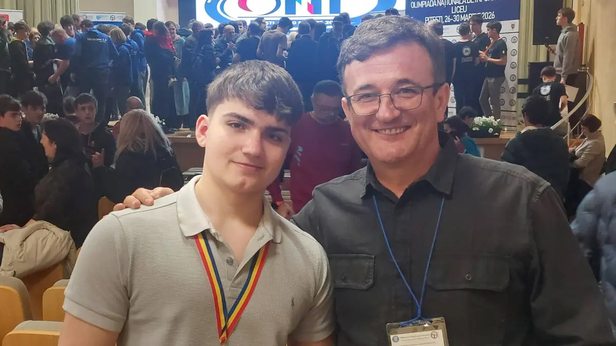 foto tanarul mot darius dubit elev al colegiului national avram iancu campeni castiga medalia de bronz la faza nationala a olimpiadei de informatica 2026