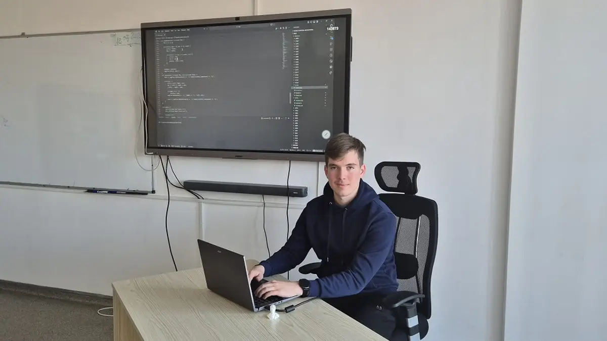 foto victor dobra elev al colegiului national lucian blaga sebes rezultate remarcabile la faza nationala a olimpiadei de informatica 2026 de cand eram mic am fost fascinat de calculatoare