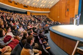 video ceremonia de deschidere a olimpiadei nationale de matematica pentru liceu de la alba iulia sute de elevi vor lua parte programul