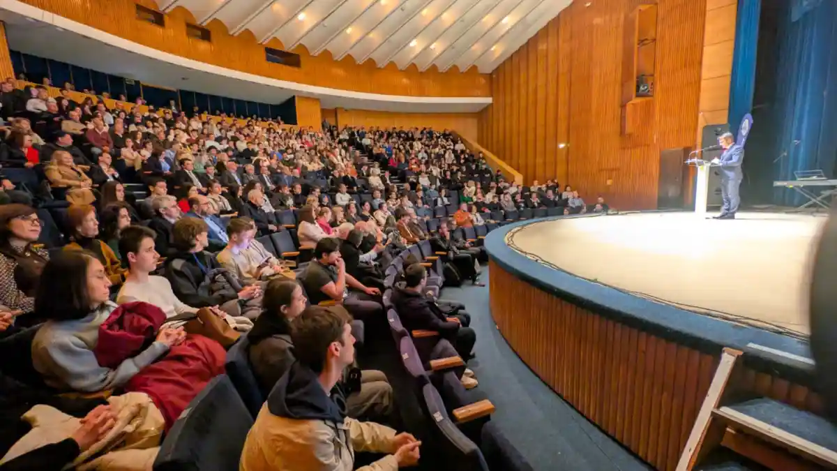 video ceremonia de deschidere a olimpiadei nationale de matematica pentru liceu de la alba iulia sute de elevi vor lua parte programul