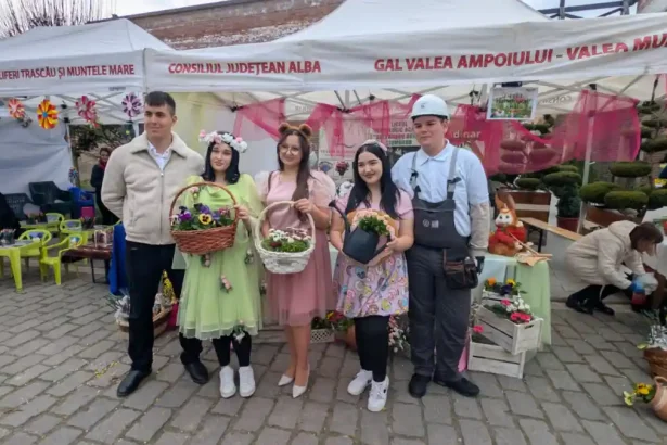 video idee inedita a elevilor de la liceul tehnologic aiud combina gradinaritul cu firmele de exercitiu intr o lectie de antreprenoriat povestea mascoturilor flora de sens design construct si ursuletul creator