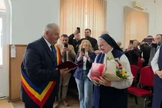 video sora emilia trif cetatean de onorare al orasului teius de mai bine de 30 de ani calugarita este mama pentru sute de suflete abandonate de soarta