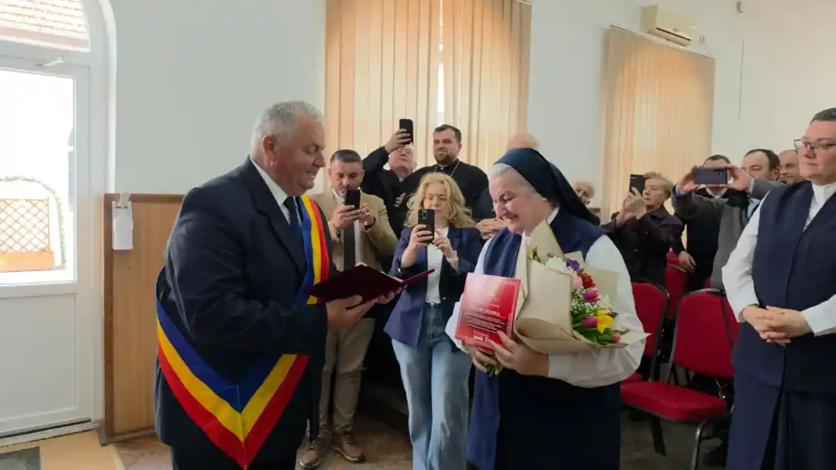 video sora emilia trif cetatean de onorare al orasului teius de mai bine de 30 de ani calugarita este mama pentru sute de suflete abandonate de soarta