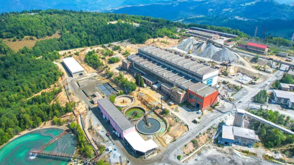 21 de elevi de la Liceul HCC Abrud instruiti practic la Cupru Min Vor beneficia de burse transport la cursuri si oportunitatea de a se angaja inainte de finalizarea scolii Ce calificare vor obtine