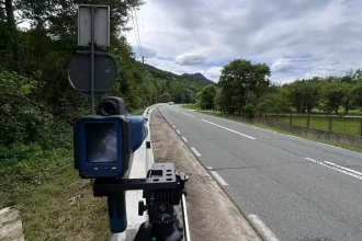 4 aprilie 2026 Politistii rutieri din Alba utilizeaza sistemul e SIGUR pe drumurile judetului Ce trebuie sa faca soferii suprinsi de radar