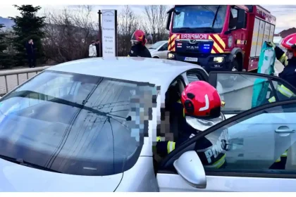 ACCIDENT in Aiud Coliziune intre doua autoturisme pe strada Ion Creanga