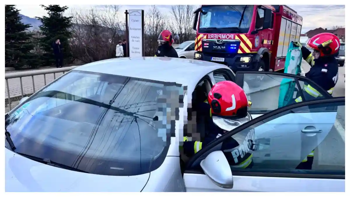 ACCIDENT in Aiud Coliziune intre doua autoturisme pe strada Ion Creanga