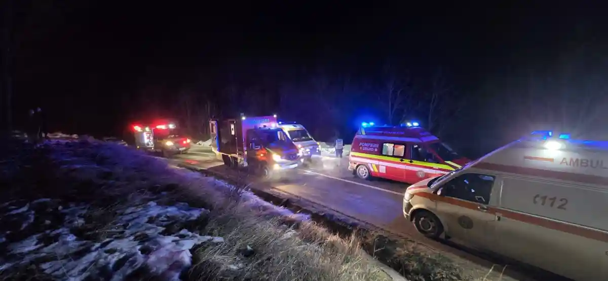 ACCIDENT pe DN 1 Doi tineri si un adolescent de 17 ani raniti dupa ce o masina ar fi lovit un cal pe sosea pe direcia Sebes Sibiu Animalul nu a fost gasit