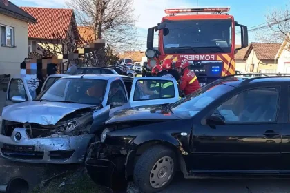 ACCIDENT rutier la Craciuelu de Jos Trei masini implicate Intervin pompierii din Blaj