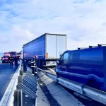 ACCIDENT rutier pe autostrada A1 direcia Sebes Orastie O autoutilitara s a rasturnat in afara partii carosabile
