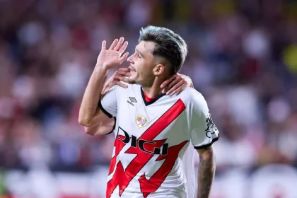 Andrei Ratiu la un pas de semifinalele Conference League cu Rayo Vallecano Ar putea da peste un gigant din Germania