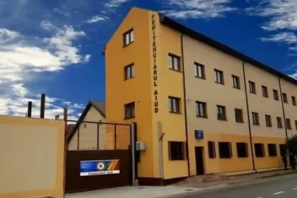 Barbat din Alba Iulia in varsta de 36 de ani condamnat pentru trafic de droguri de mare risc retinut de politisti si dus in Penitenciarul Aiud Va executa 5 ani de inchisoare