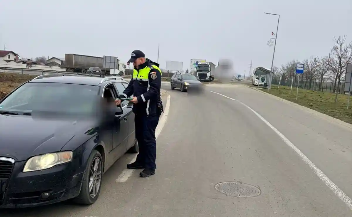 Codul rutier 2026 Soferii din Romania ar putea fi iertati de amenda daca nu prezinta fizic permisul si talonul masinii Proiect de lege depus in Parlament