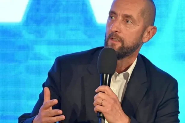 Dragos Damian Terapia Cluj Se apropie o mare criza Pastrati masinile acasa Aveti nevoie de alimente medicamente caldura si mai nou de drone