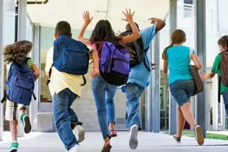 Elevii din Romania revin maine la scoala Cand vor avea urmatoarele zile libre in 2026