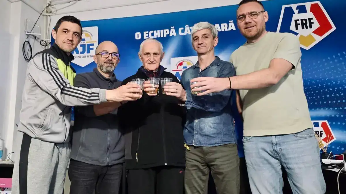 FOTO Antrenorul albaiulian Iosif Luca sarbatorit la implinirea varstei de 92 de ani Respect si recunostinta pentru tot ceea ce ati adus fotbalului