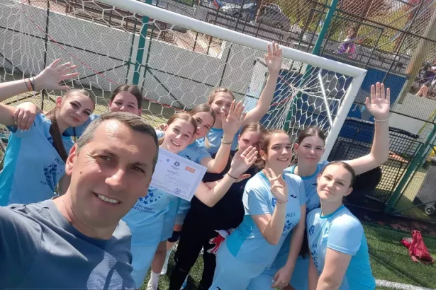 FOTO Colegiul National Avram Iancu Campeni calificat la etapa nationala a ONSS Under 16 la fotbal feminin