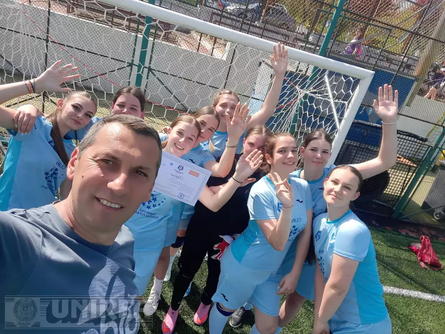 FOTO Colegiul National Avram Iancu Campeni calificat la etapa nationala a ONSS Under 16 la fotbal feminin