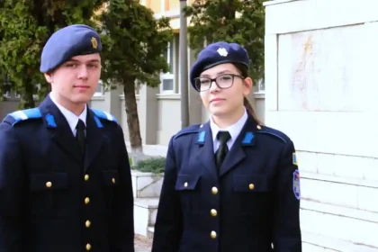 FOTO Doi elevi de la Colegiul Militar din Alba Iulia excelenti la limba italiana Vor reprezenta judetul la etapa nationala a olimpiadei
