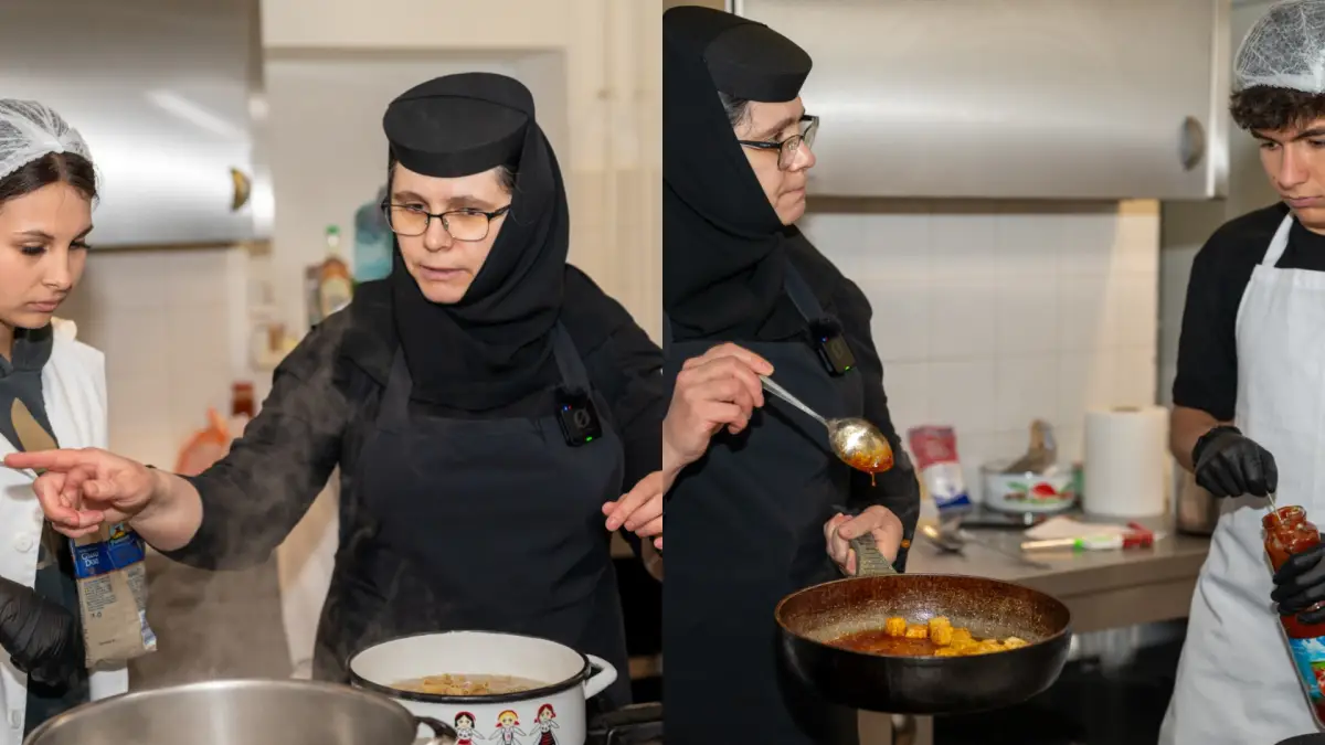 FOTO Doua calugarite i au invatat pe elevii Colegiului Economic din Alba Iulia tainele prepararii mancarii in manastiri