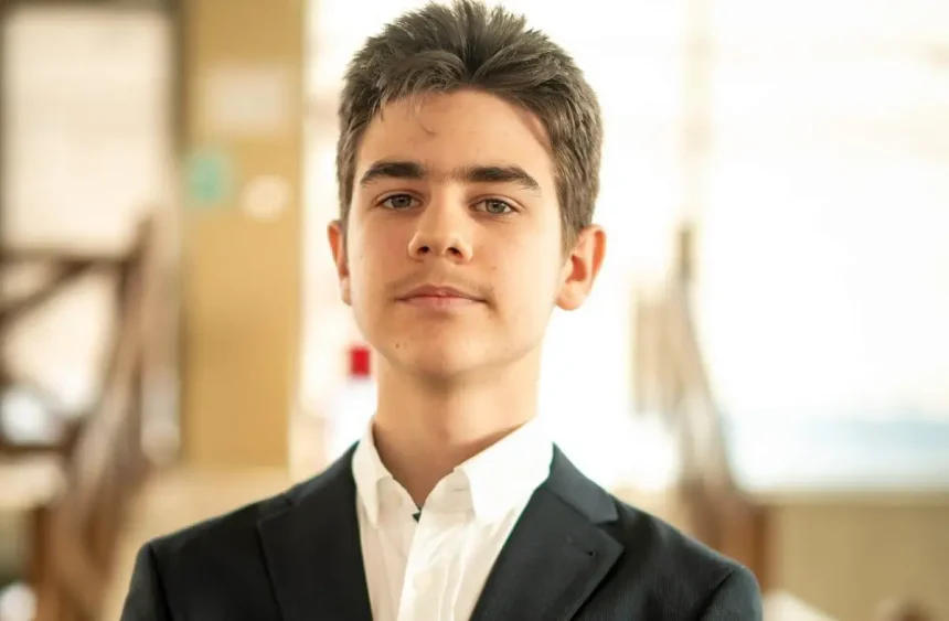 FOTO Eduard Pitu elevul minune din Alba a obtinut mentiune si medalie de aur la etapa nationala a Olimpiadei de Matematica Sa calificat pentru barajul de selectie a loturilor nationale