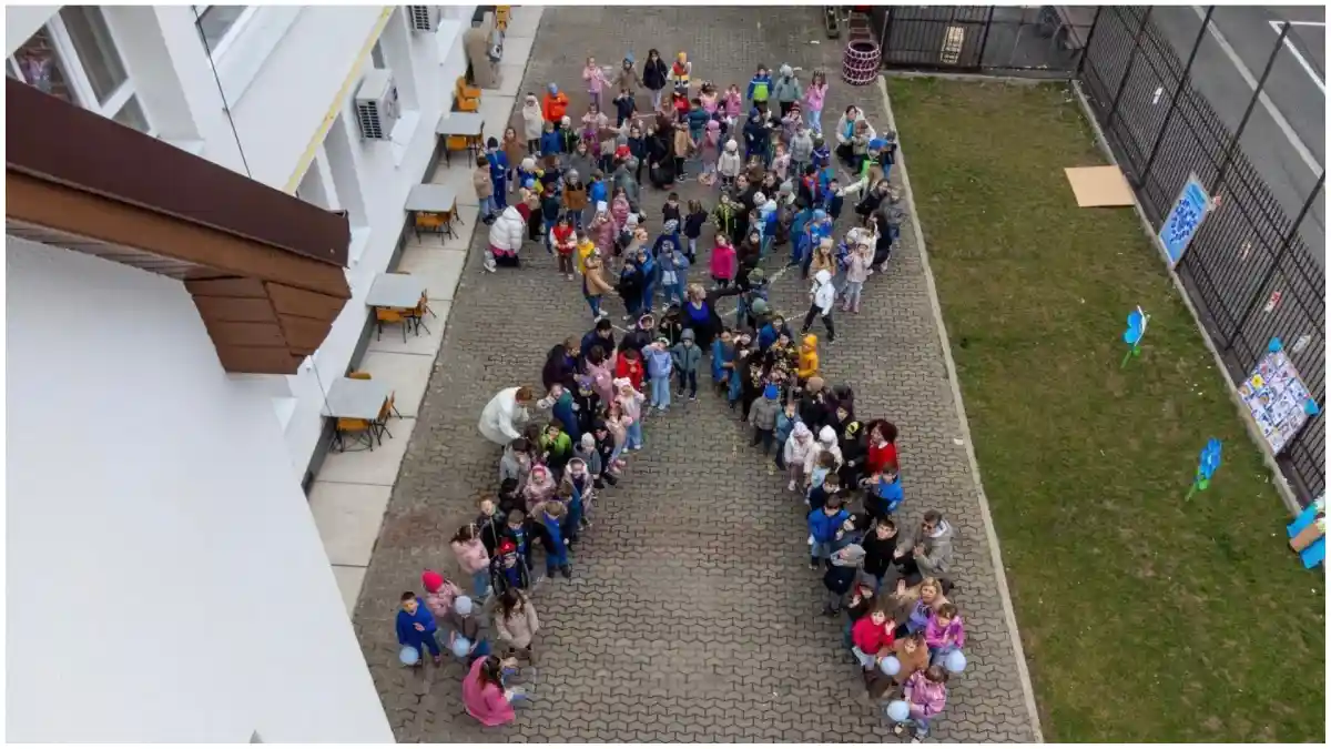 FOTO Gradinita cu Program Prelungit Scofita Rosie Alba Iulia activitati pentru constientizarea autismului Au avut ca scop informarea constientizarea si acceptarea persoanelor din spectru