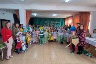 FOTO Micii Ecologistii ai Cetatii din nou in actiune la Alba Iulia Au participat si grupuri de prescolari din Sebes si Aiud