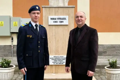 FOTO Nicola Nicoara student la Colegiul National Militar Mihai Viteazul Alba Iulia a castigat premiul I la etapa judeteana a Concursului National Istorie si societate in dimensiune virtuala