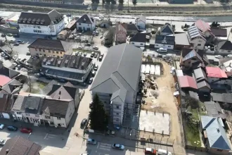 FOTO Scoala Gimnaziala Campeni a fost modernizata si extinsa printr o investitie de peste 12 milioane de lei S a finalizat turnarea betonului pentru placa parterului fundamentele viitoarei cladiri