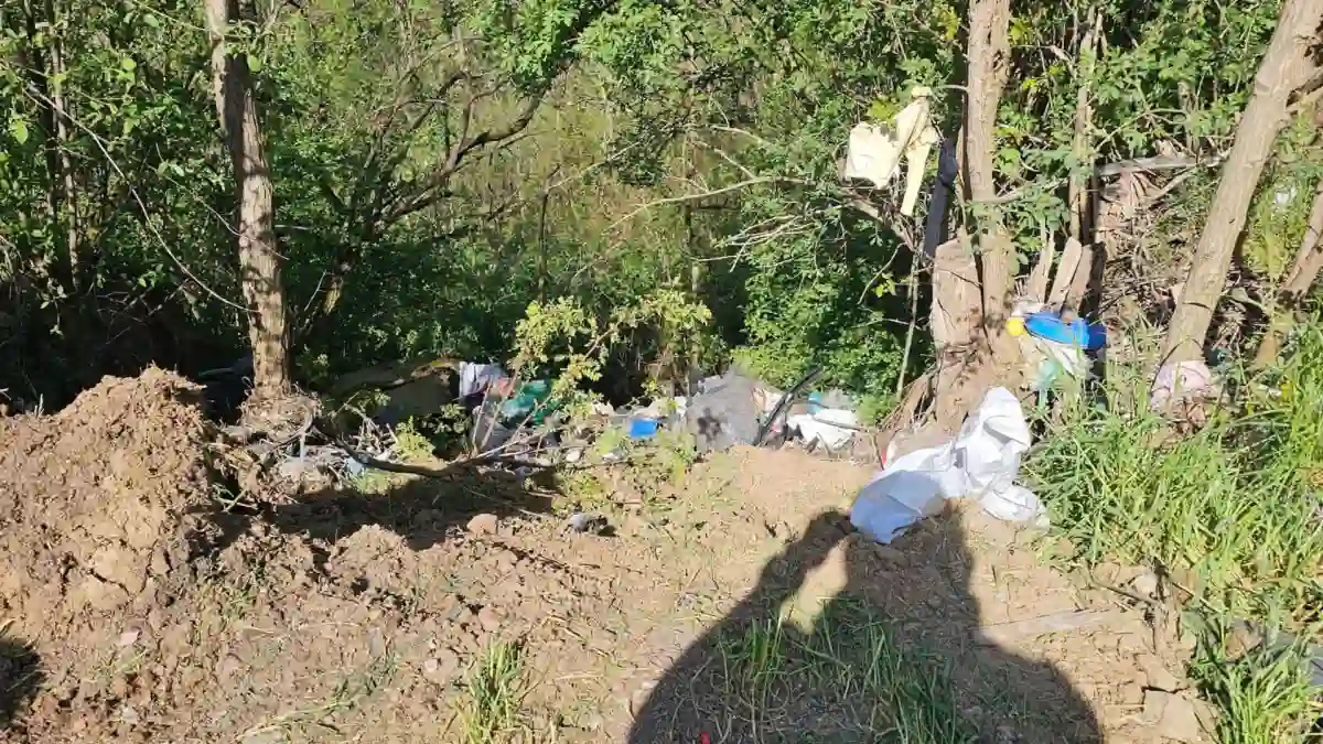 FOTO Sistem de supraveghere video instalata intr o comuna din Alba dupa ce locuitorii au semnalat ca o zona devine groapa de gunoi Amenzile vor fi trimise prin posta