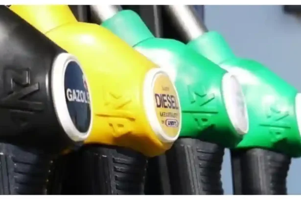 Guvernul Bolojan a aprobat Ordonanta pentru reducerea accizei la motorina cu 30 de bani pe litru