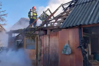INCENDIU in comuna Sohodol Flacarile au cuprins un grajd Pompierii din Campeni intervin