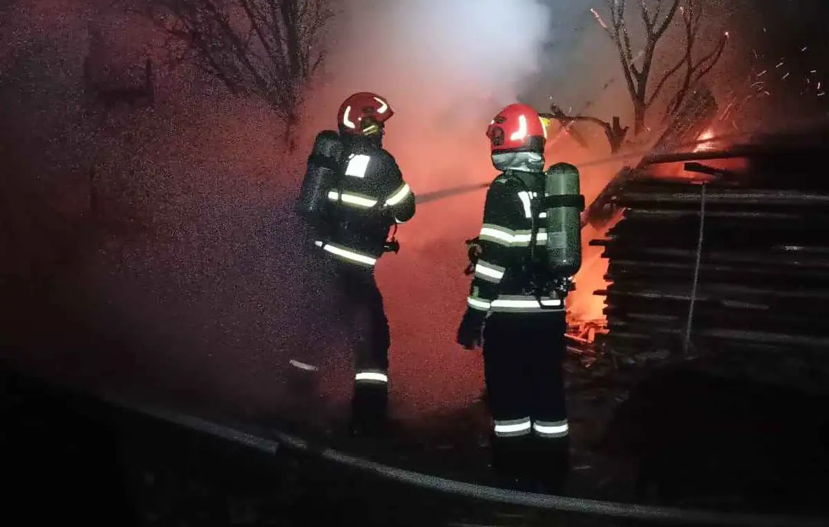 INCENDIU la o anexa gospodareasca din Santimbru Pompierii din Alba Iulia au intervenit