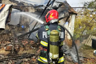 INCENDIU la o bucatarie de vara in Mamaligani Pompierii din Campeni intervin