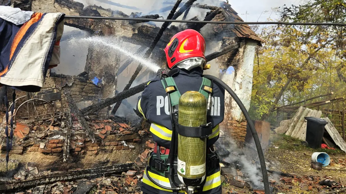 INCENDIU la o bucatarie de vara in Mamaligani Pompierii din Campeni intervin