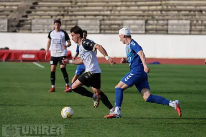 In Liga 3 meciuri interne intre conjudetene CSM Unirea Alba Iulia si Metalurgistul Cugir adversari dificili in play off CIL Blaj si CSU Alba Iulia se confrunta pentru salvare