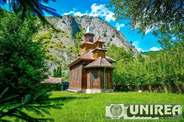 Izvorul Tamaduirii sarbatoare dedicata Maicii Domnului si lui Hristos Cel Inviat