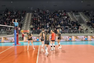 Joi 9 aprilie 2026 ora 17 00 Corona Brasov Volei Alba Blaj semifinalele Diviziei A1 Campioana aproape de finala cu o victorie