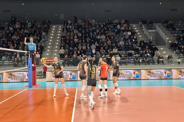 Joi 9 aprilie 2026 ora 17 00 Corona Brasov Volei Alba Blaj semifinalele Diviziei A1 Campioana aproape de finala cu o victorie