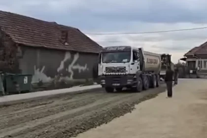 Lucrari de asfaltare pe o strada din Teius Circulatia rutiera INCHISA in timpul zilei pana joi Sfaturi pentru cetateni